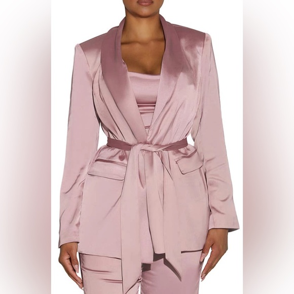 naked wardrobe Jackets & Blazers - NAKED WARDROBE
Satin Wrap Blazer In Cherry Blossom Size S new with defects